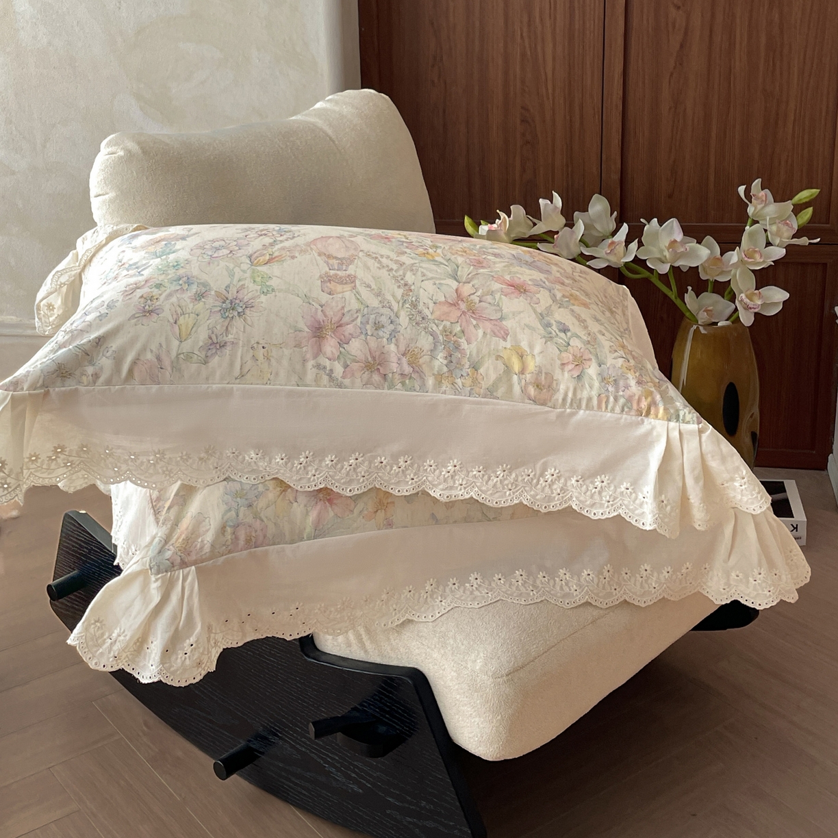 91家纺网 家纺一手货源 找家纺 莱登卡奴 2026新款A类棉麻数码印花25%麻75%棉法式复古花边四件套 紫鸢粉