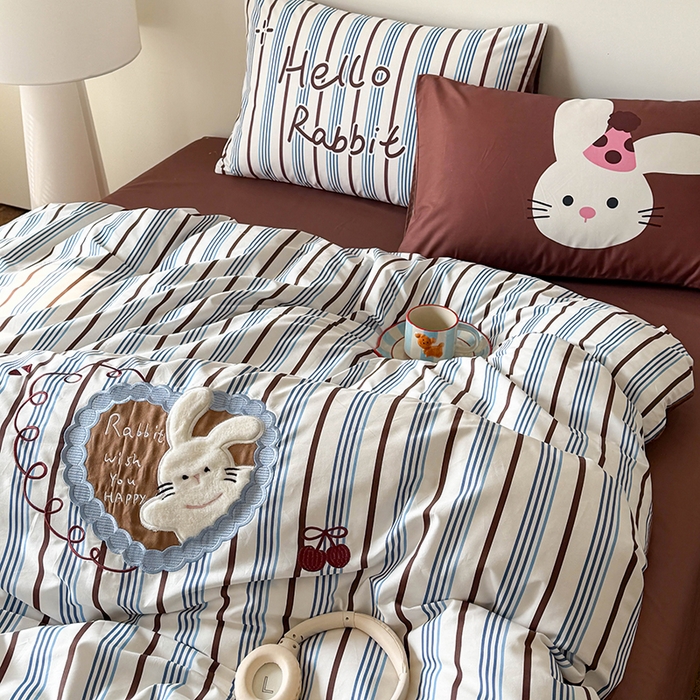 91家纺网 家纺一手货源 找家纺 HL原创 2026春夏新款全棉纯棉13372活性数码贴布绣四件套 爱心兔