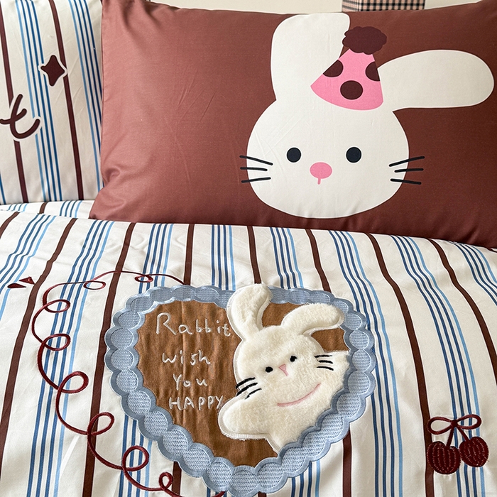 91家纺网 家纺一手货源 找家纺 HL原创 2026春夏新款全棉纯棉13372活性数码贴布绣四件套 爱心兔