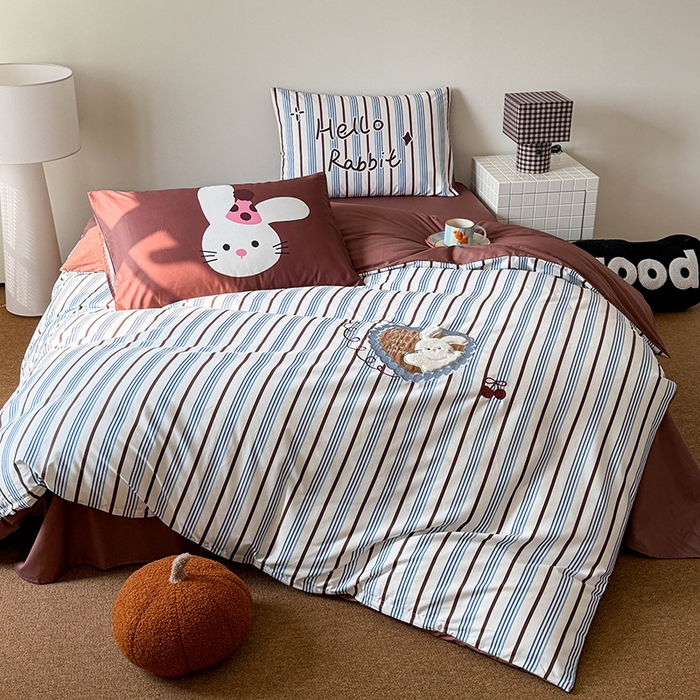 91家纺网 家纺一手货源 找家纺 HL原创 2026春夏新款全棉纯棉13372活性数码贴布绣四件套 爱心兔