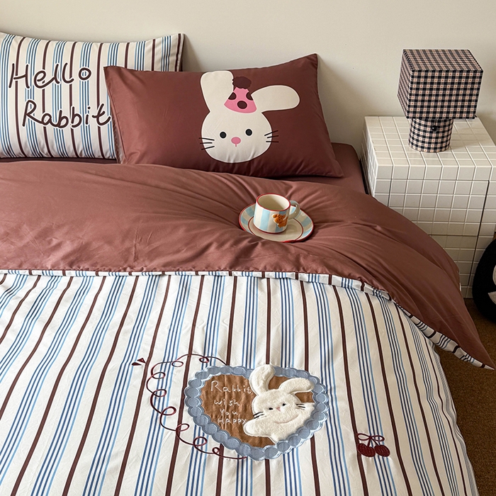 91家纺网 家纺一手货源 找家纺 HL原创 2026春夏新款全棉纯棉13372活性数码贴布绣四件套 爱心兔