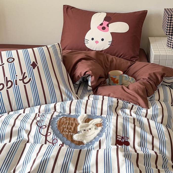 91家纺网 家纺一手货源 找家纺 HL原创 2026春夏新款全棉纯棉13372活性数码贴布绣四件套 爱心兔