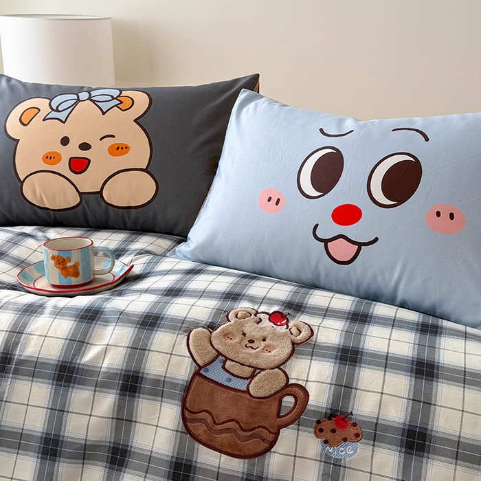 91家纺网 家纺一手货源 找家纺 HL原创 2026春夏新款全棉纯棉13372活性数码贴布绣四件套 茶杯熊