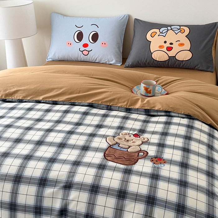 91家纺网 家纺一手货源 找家纺 HL原创 2026春夏新款全棉纯棉13372活性数码贴布绣四件套 茶杯熊