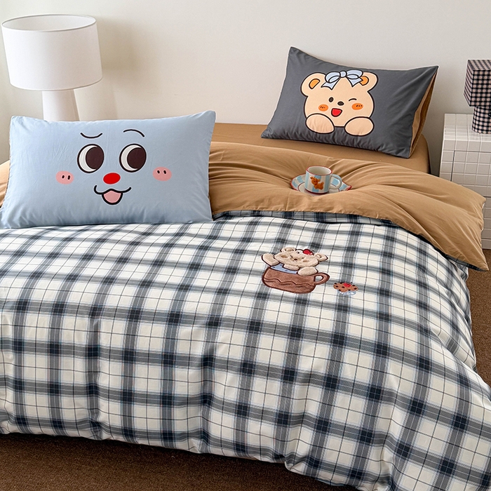 91家纺网 家纺一手货源 找家纺 HL原创 2026春夏新款全棉纯棉13372活性数码贴布绣四件套 茶杯熊