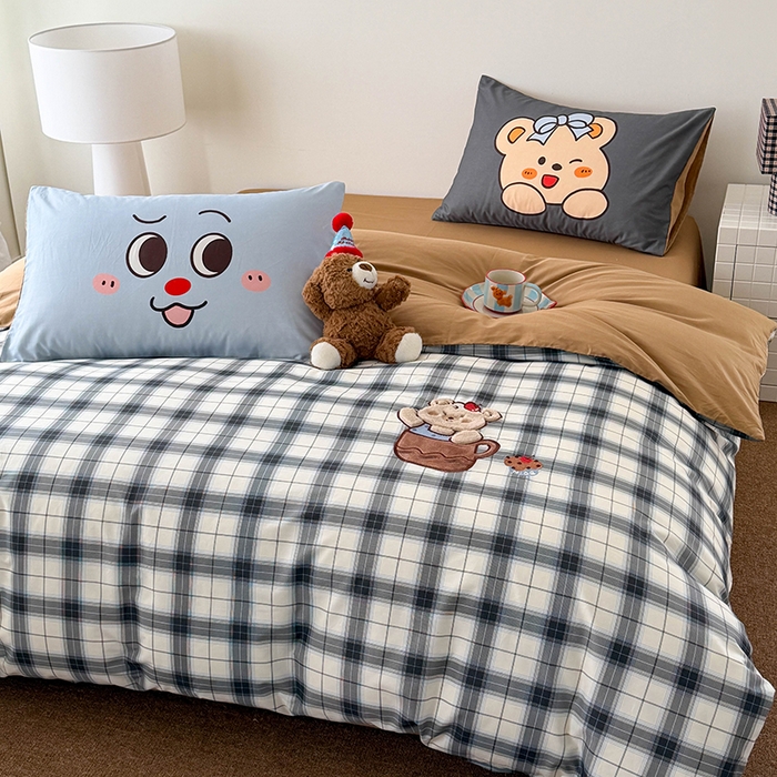 91家纺网 家纺一手货源 找家纺 HL原创 2026春夏新款全棉纯棉13372活性数码贴布绣四件套 茶杯熊