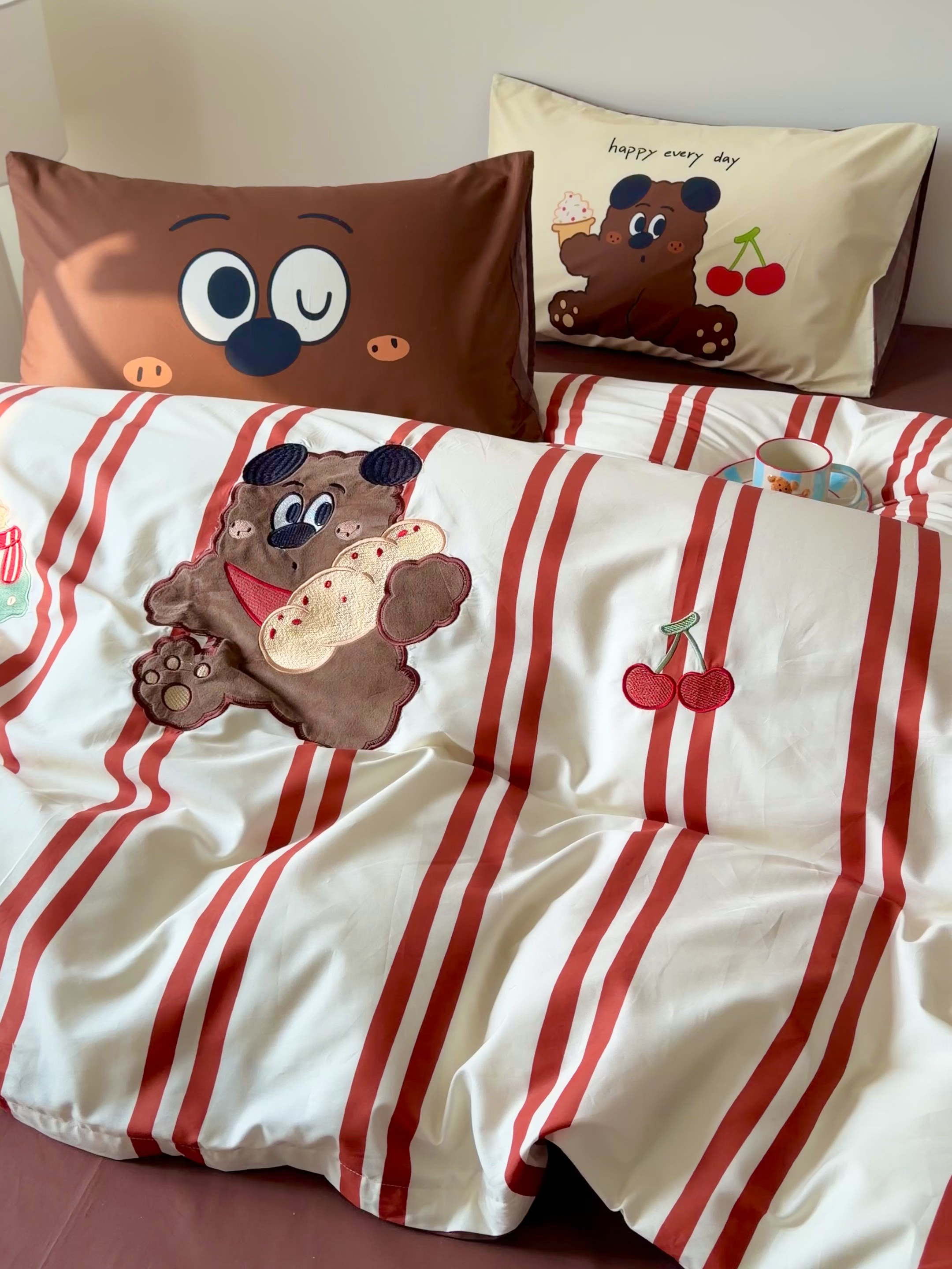 91家纺网 家纺一手货源 找家纺 HL原创 2026春夏新款全棉纯棉13372活性数码贴布绣四件套 巧克力饼干