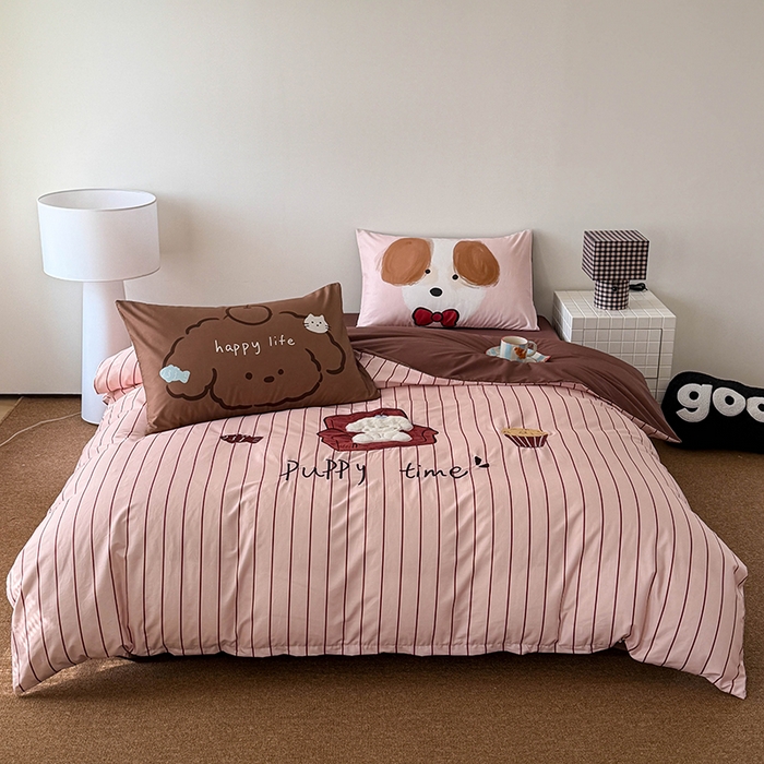 91家纺网 家纺一手货源 找家纺 HL原创 2026春夏新款全棉纯棉13372活性数码贴布绣四件套 沙发狗