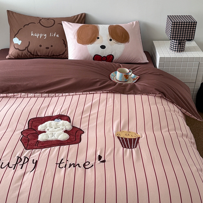 91家纺网 家纺一手货源 找家纺 HL原创 2026春夏新款全棉纯棉13372活性数码贴布绣四件套 沙发狗