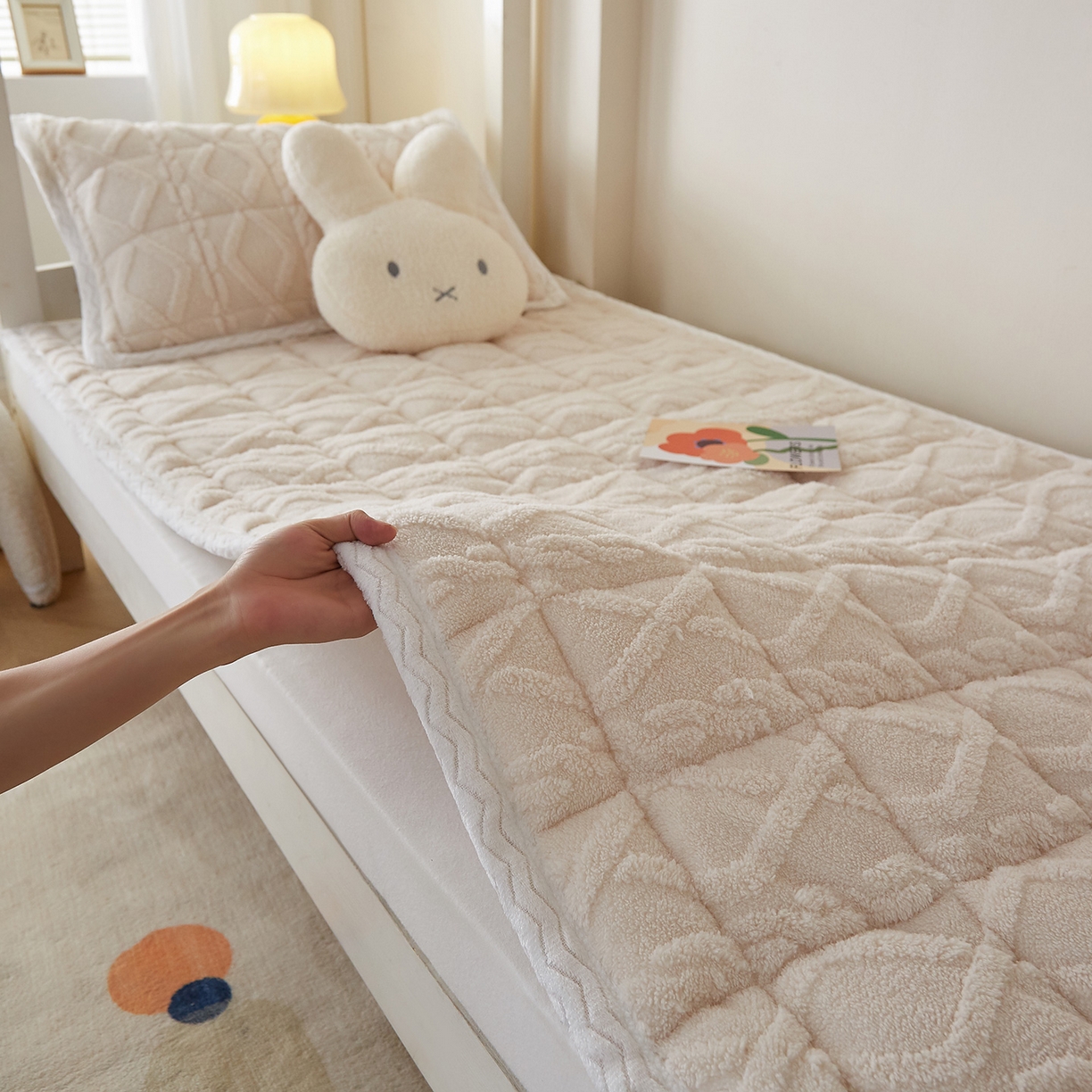 91家纺网 家纺一手货源 找家纺 （总）月茶家纺 2026新款塔芙绒无胶棉磨毛床护垫--学生款