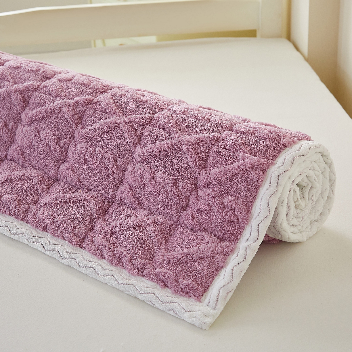 91家纺网 家纺一手货源 找家纺 （总）月茶家纺 2026新款塔芙绒无胶棉磨毛床护垫--学生款