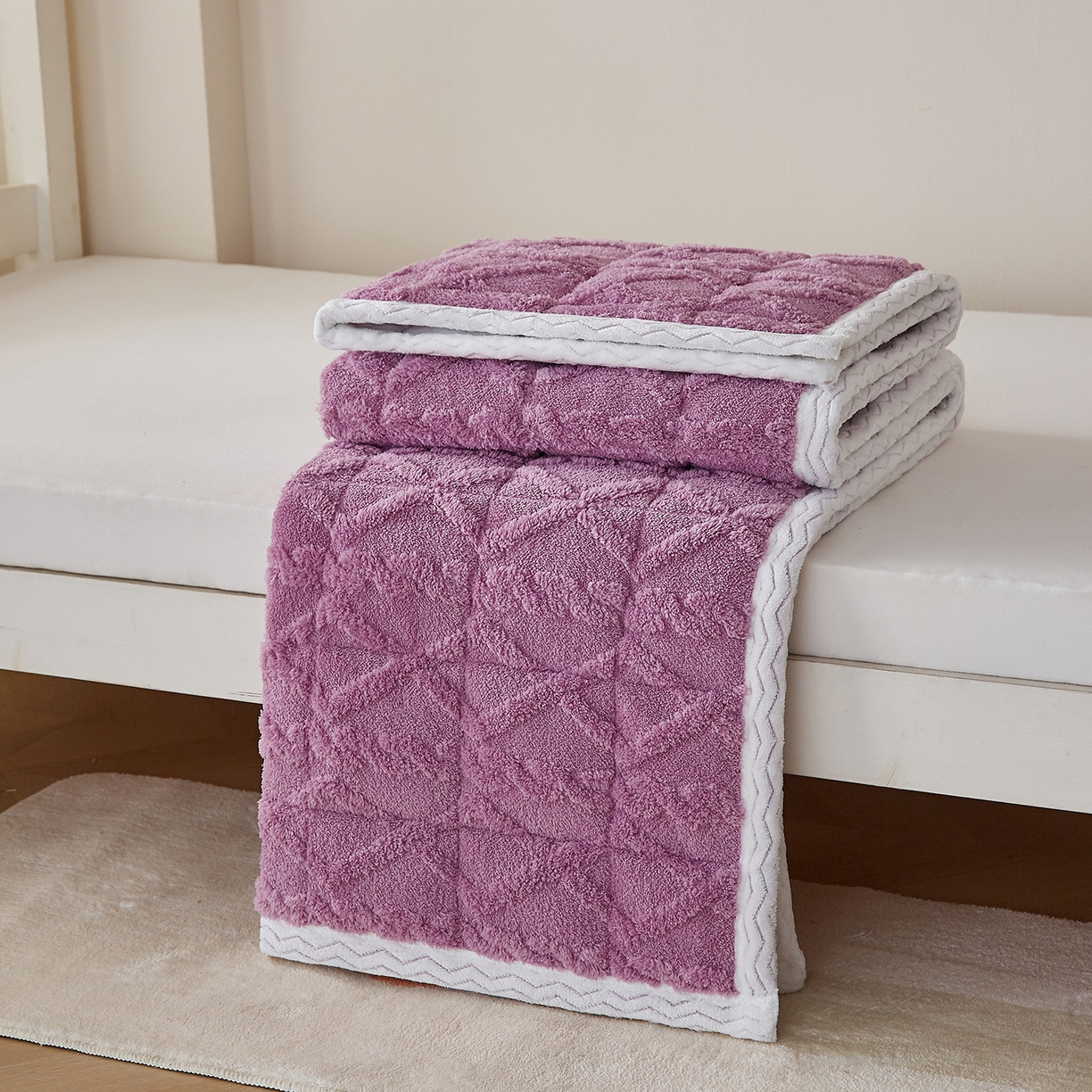 91家纺网 家纺一手货源 找家纺 （总）月茶家纺 2026新款塔芙绒无胶棉磨毛床护垫--学生款