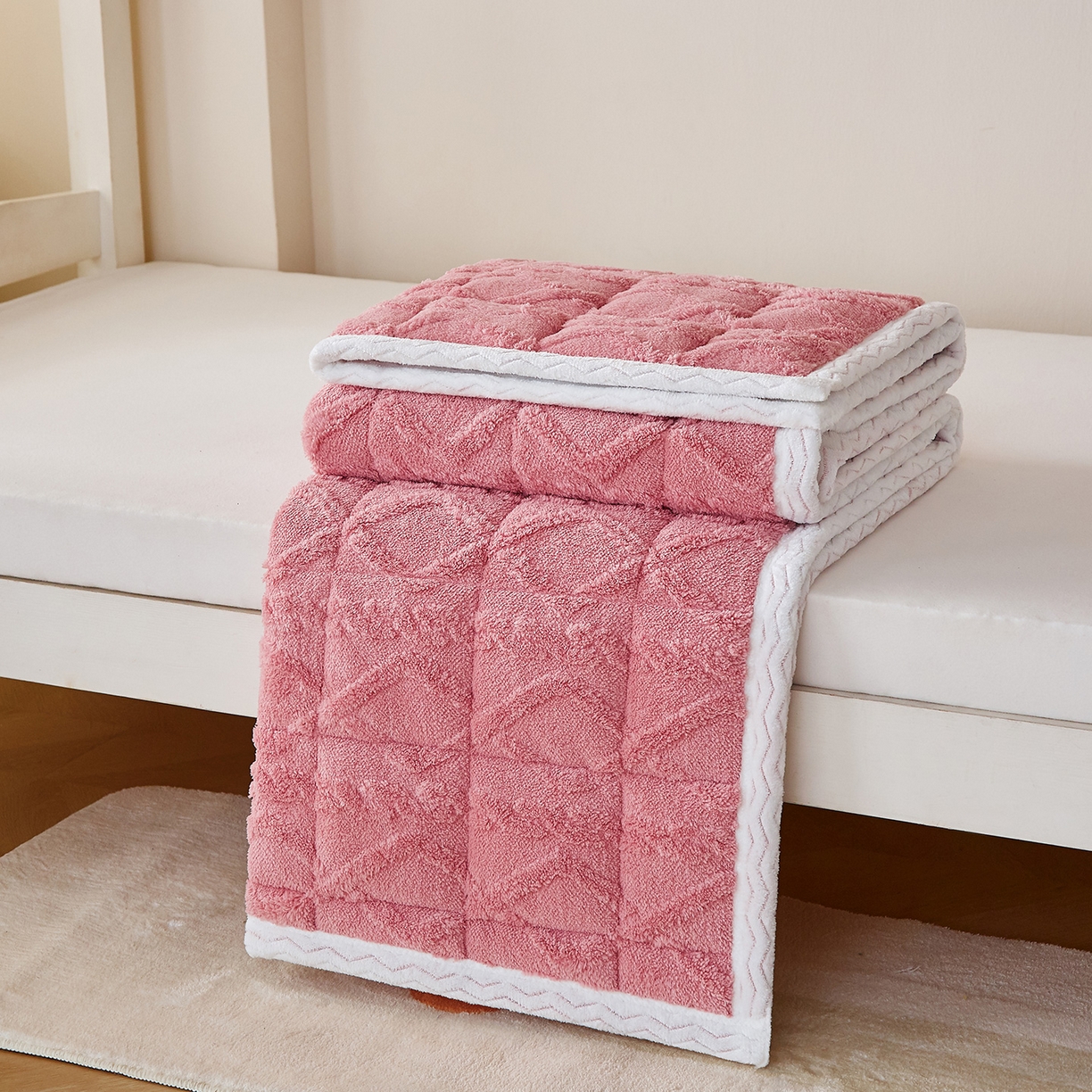 91家纺网 家纺一手货源 找家纺 月茶家纺 2026新款塔芙绒无胶棉磨毛床护垫--学生款 豆沙粉