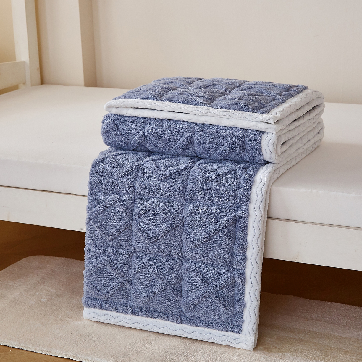 91家纺网 家纺一手货源 找家纺 月茶家纺 2026新款塔芙绒无胶棉磨毛床护垫--学生款 高级灰