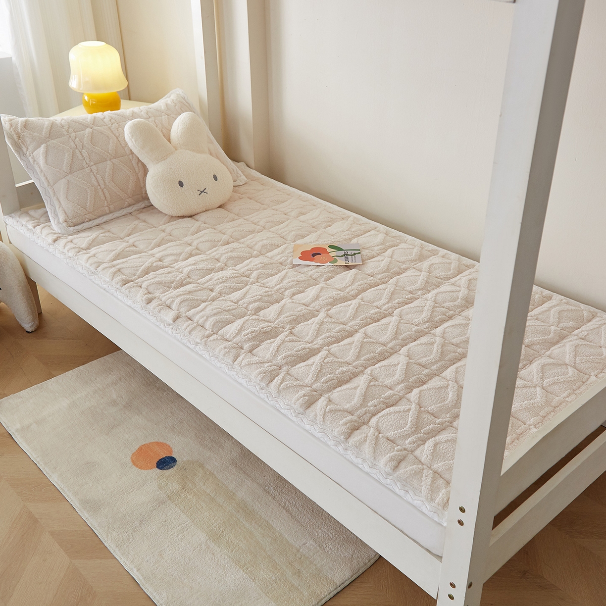 91家纺网 家纺一手货源 找家纺 月茶家纺 2026新款塔芙绒无胶棉磨毛床护垫--学生款 奶油白