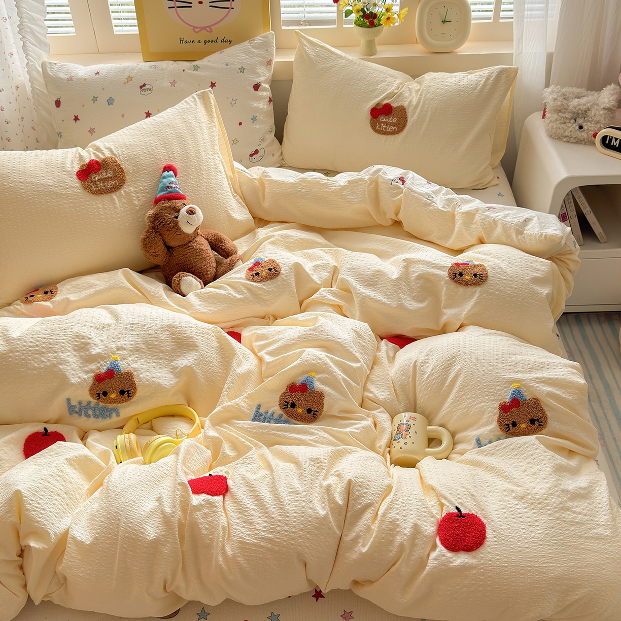 91家纺网 家纺一手货源 找家纺 优承佳生活馆 2026新款高克重超柔泡芙双层纱面料卡通毛巾绣三件套四件套单被套系列 哈喽kt