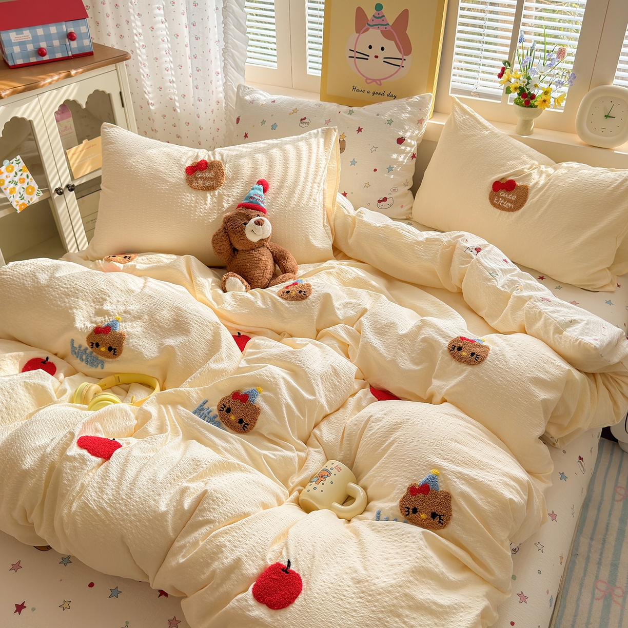 91家纺网 家纺一手货源 找家纺 优承佳生活馆 2026新款高克重超柔泡芙双层纱面料卡通毛巾绣三件套四件套单被套系列 哈喽kt