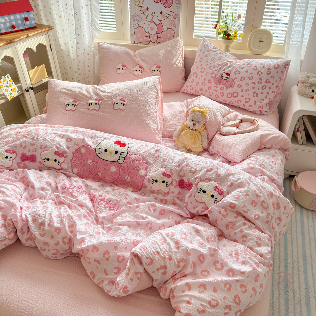 91家纺网 家纺一手货源 找家纺 优承佳生活馆 2026新款高克重超柔泡芙双层纱面料卡通毛巾绣三件套四件套单被套系列 蝴蝶结粉kt