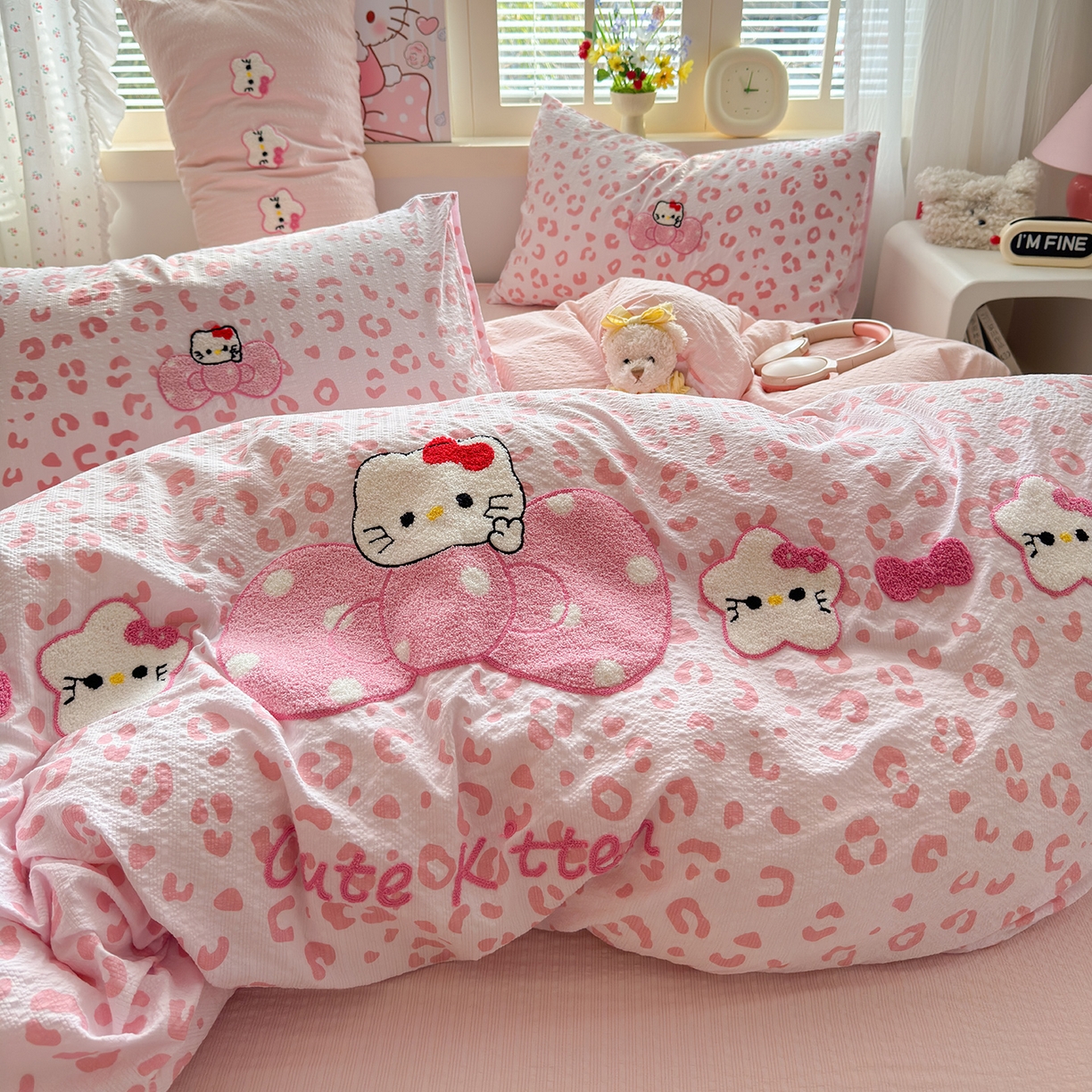 91家纺网 家纺一手货源 找家纺 优承佳生活馆 2026新款高克重超柔泡芙双层纱面料卡通毛巾绣三件套四件套单被套系列 蝴蝶结粉kt