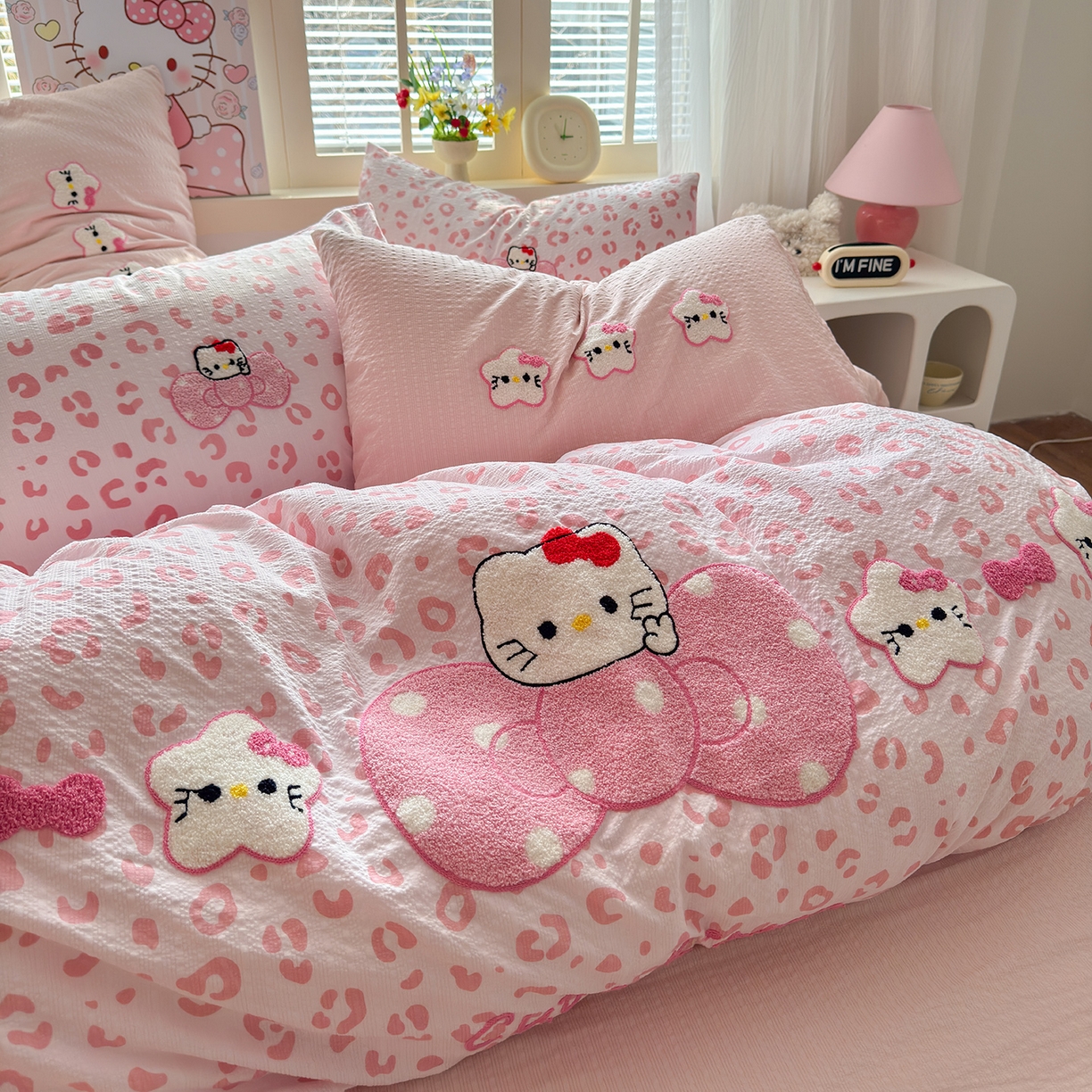 91家纺网 家纺一手货源 找家纺 优承佳生活馆 2026新款高克重超柔泡芙双层纱面料卡通毛巾绣三件套四件套单被套系列 蝴蝶结粉kt