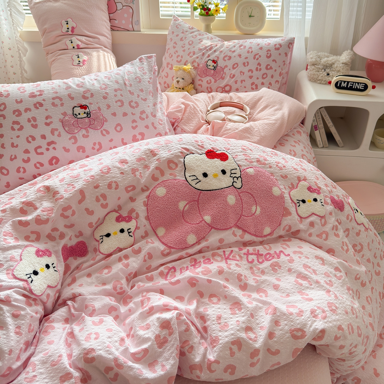 91家纺网 家纺一手货源 找家纺 优承佳生活馆 2026新款高克重超柔泡芙双层纱面料卡通毛巾绣三件套四件套单被套系列 蝴蝶结粉kt