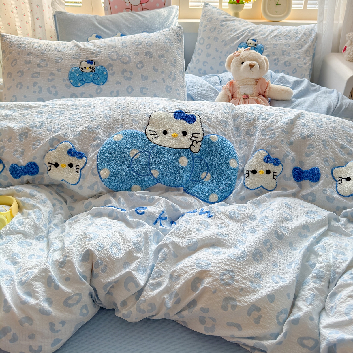 91家纺网 家纺一手货源 找家纺 优承佳生活馆 2026新款高克重超柔泡芙双层纱面料卡通毛巾绣三件套四件套单被套系列 蝴蝶结蓝kt