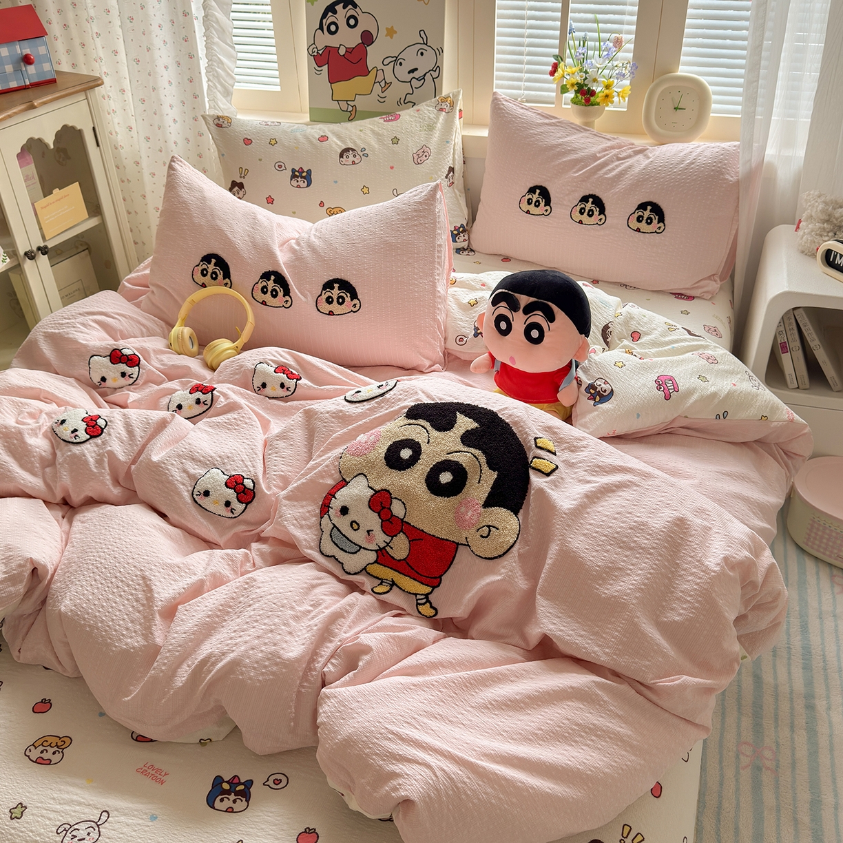 91家纺网 家纺一手货源 找家纺 优承佳生活馆 2026新款高克重超柔泡芙双层纱面料卡通毛巾绣三件套四件套单被套系列 萌萌小新