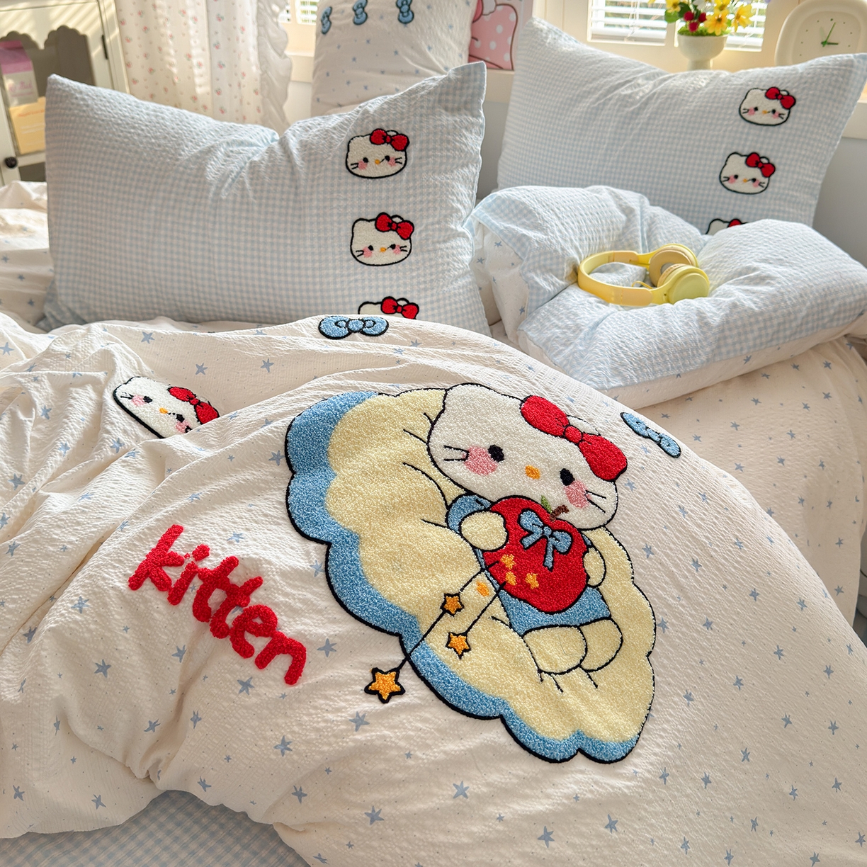 91家纺网 家纺一手货源 找家纺 优承佳生活馆 2026新款高克重超柔泡芙双层纱面料卡通毛巾绣三件套四件套单被套系列 萌趣kt