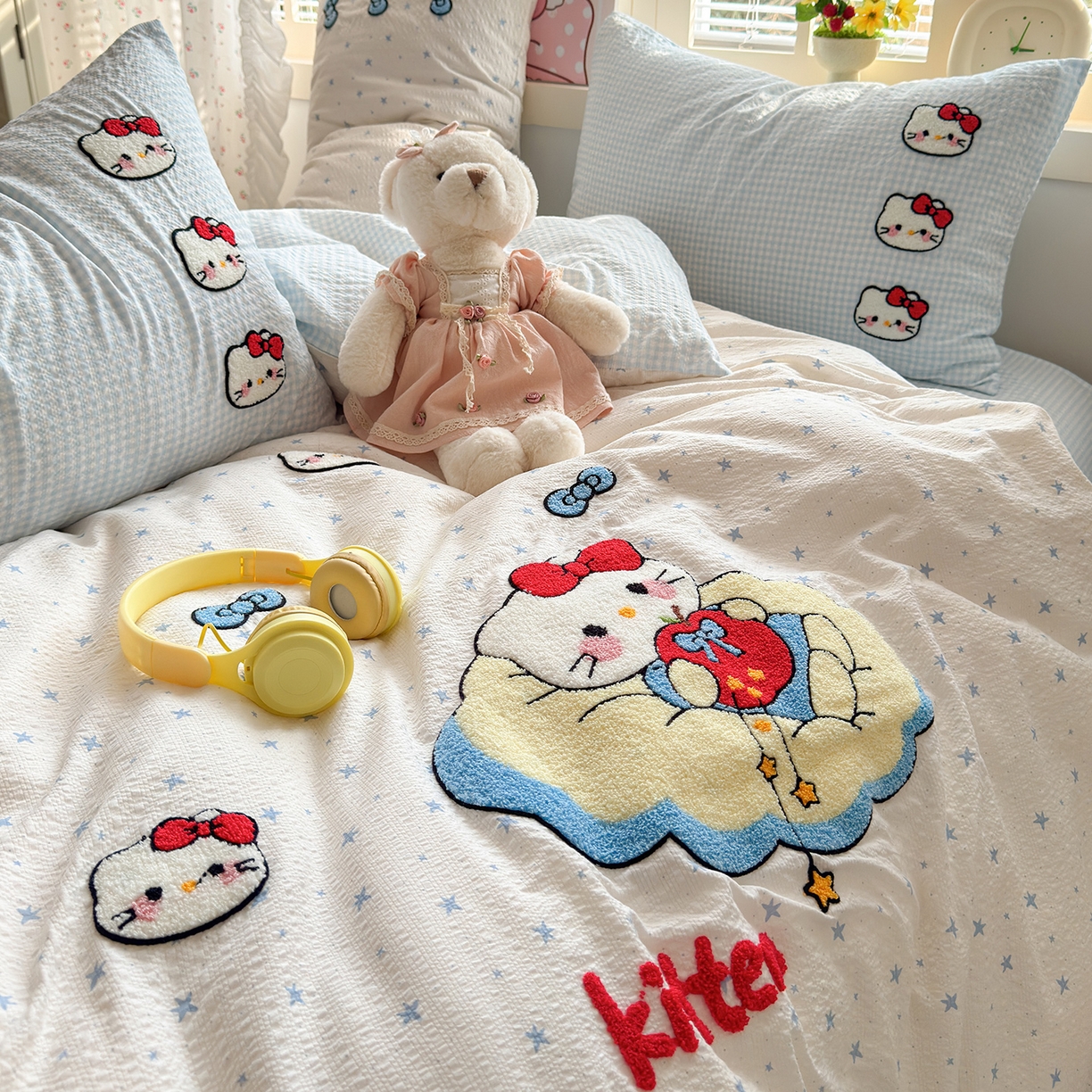 91家纺网 家纺一手货源 找家纺 优承佳生活馆 2026新款高克重超柔泡芙双层纱面料卡通毛巾绣三件套四件套单被套系列 萌趣kt