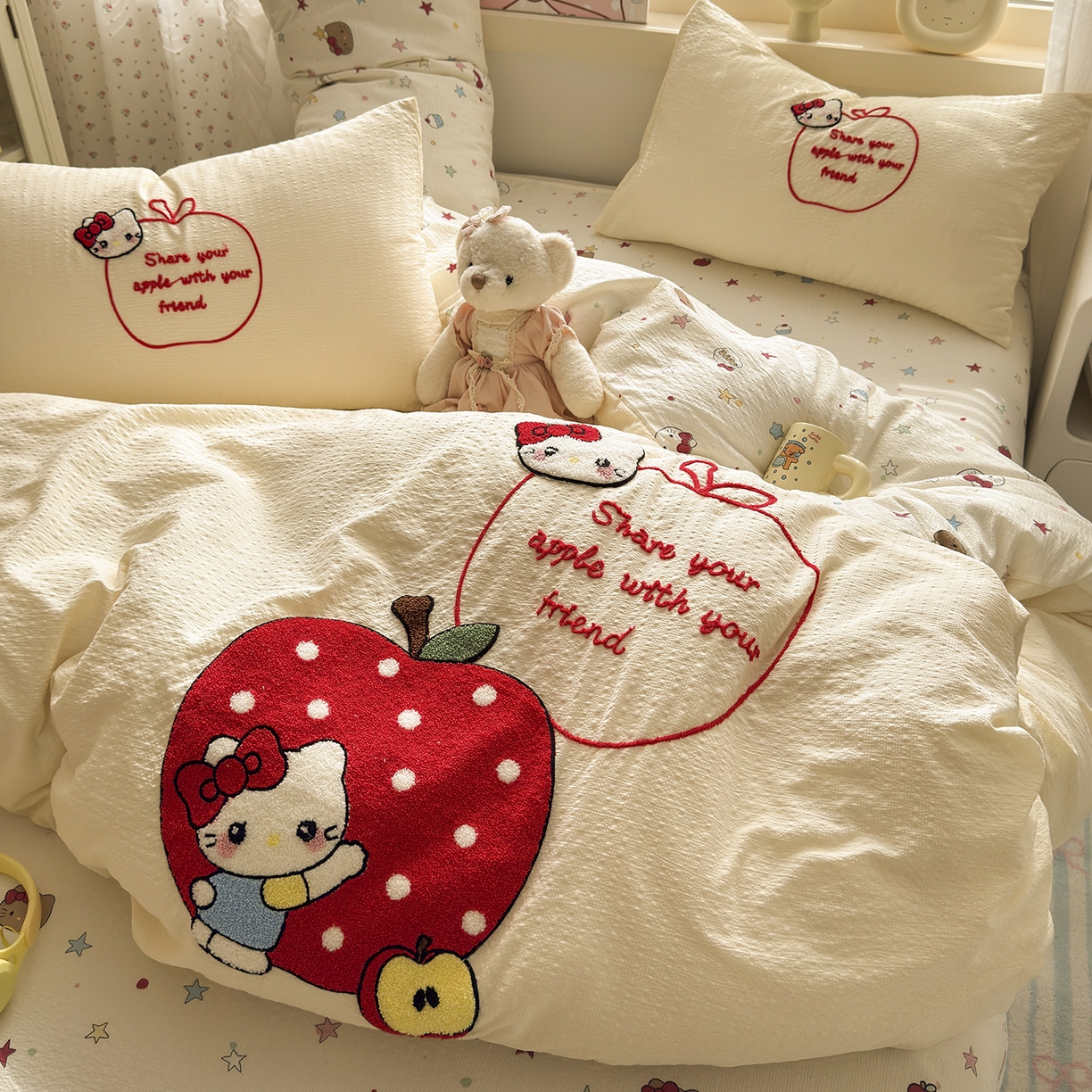 91家纺网 家纺一手货源 找家纺 优承佳生活馆 2026新款高克重超柔泡芙双层纱面料卡通毛巾绣三件套四件套单被套系列 苹果kt