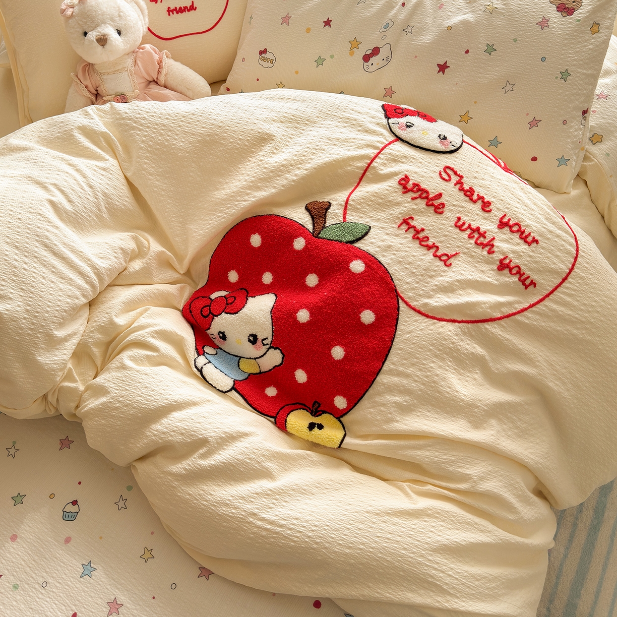 91家纺网 家纺一手货源 找家纺 优承佳生活馆 2026新款高克重超柔泡芙双层纱面料卡通毛巾绣三件套四件套单被套系列 苹果kt