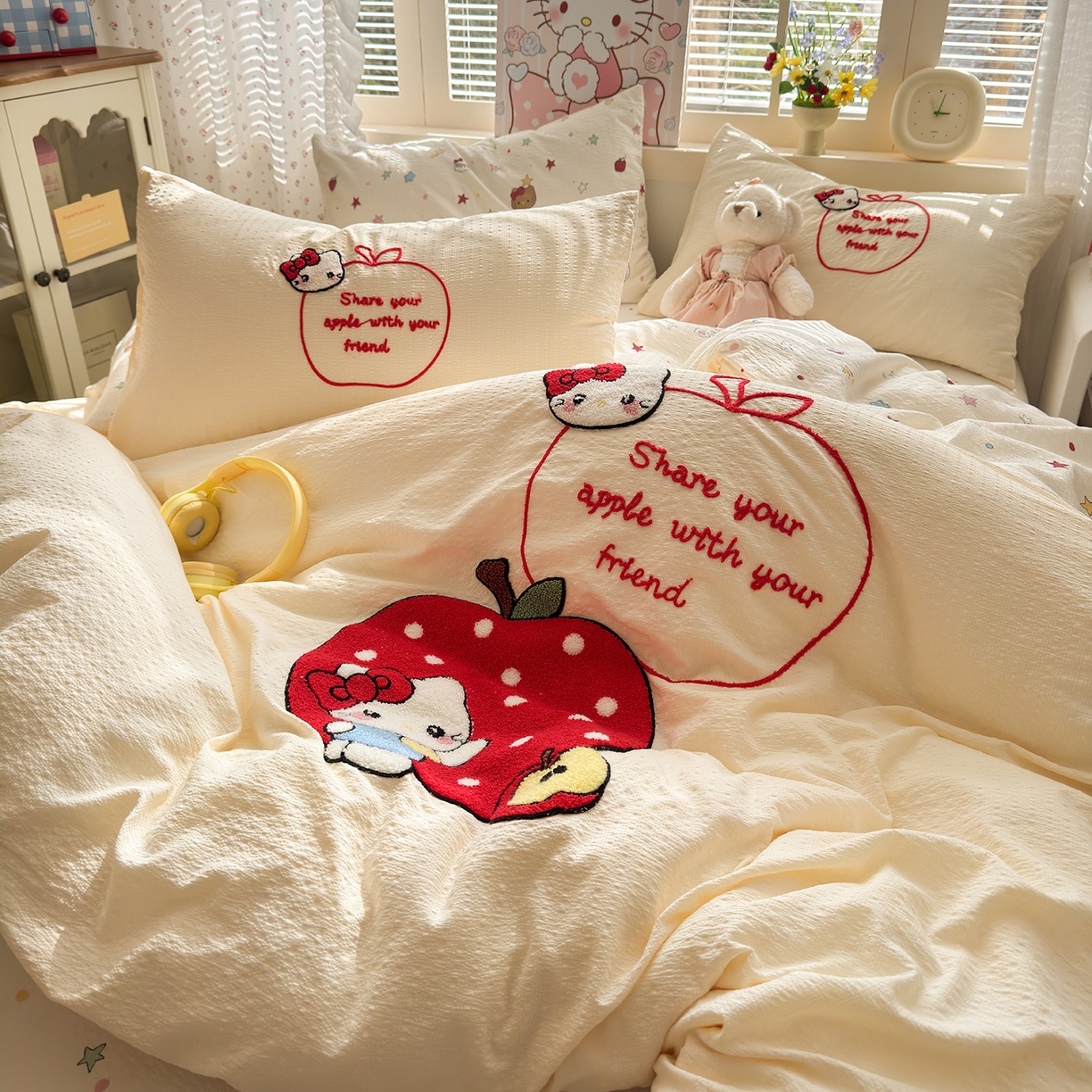 91家纺网 家纺一手货源 找家纺 优承佳生活馆 2026新款高克重超柔泡芙双层纱面料卡通毛巾绣三件套四件套单被套系列 苹果kt