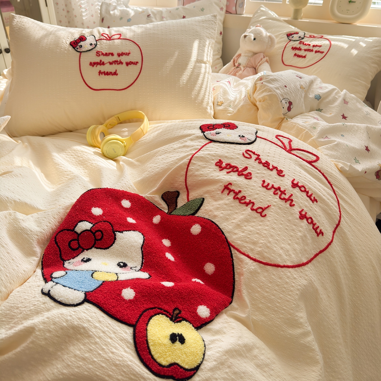 91家纺网 家纺一手货源 找家纺 优承佳生活馆 2026新款高克重超柔泡芙双层纱面料卡通毛巾绣三件套四件套单被套系列 苹果kt