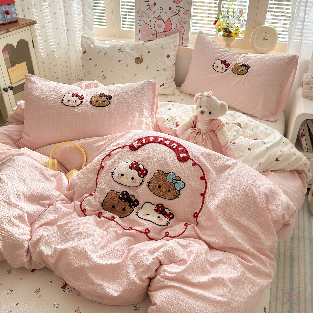 91家纺网 家纺一手货源 找家纺 优承佳生活馆 2026新款高克重超柔泡芙双层纱面料卡通毛巾绣三件套四件套单被套系列 kt喵