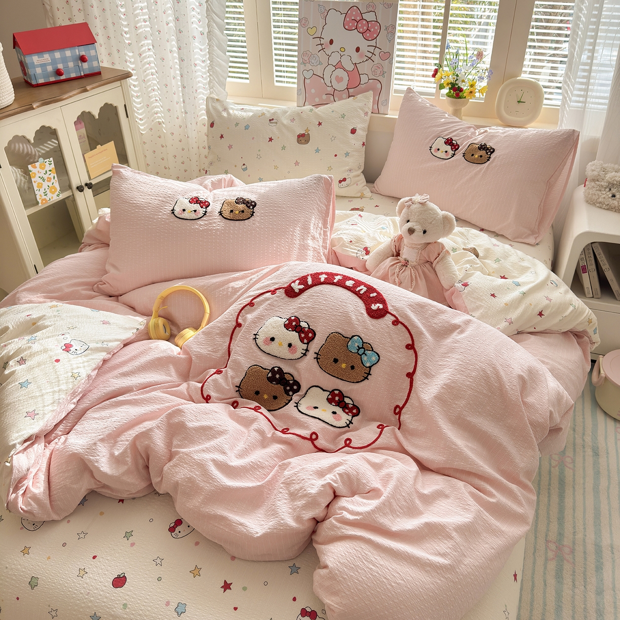 91家纺网 家纺一手货源 找家纺 优承佳生活馆 2026新款高克重超柔泡芙双层纱面料卡通毛巾绣三件套四件套单被套系列 kt喵