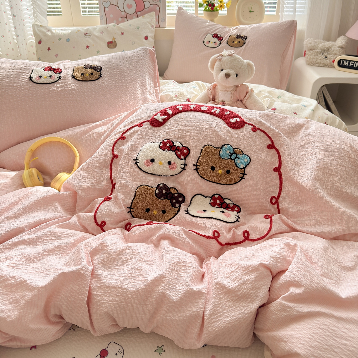 91家纺网 家纺一手货源 找家纺 优承佳生活馆 2026新款高克重超柔泡芙双层纱面料卡通毛巾绣三件套四件套单被套系列 kt喵
