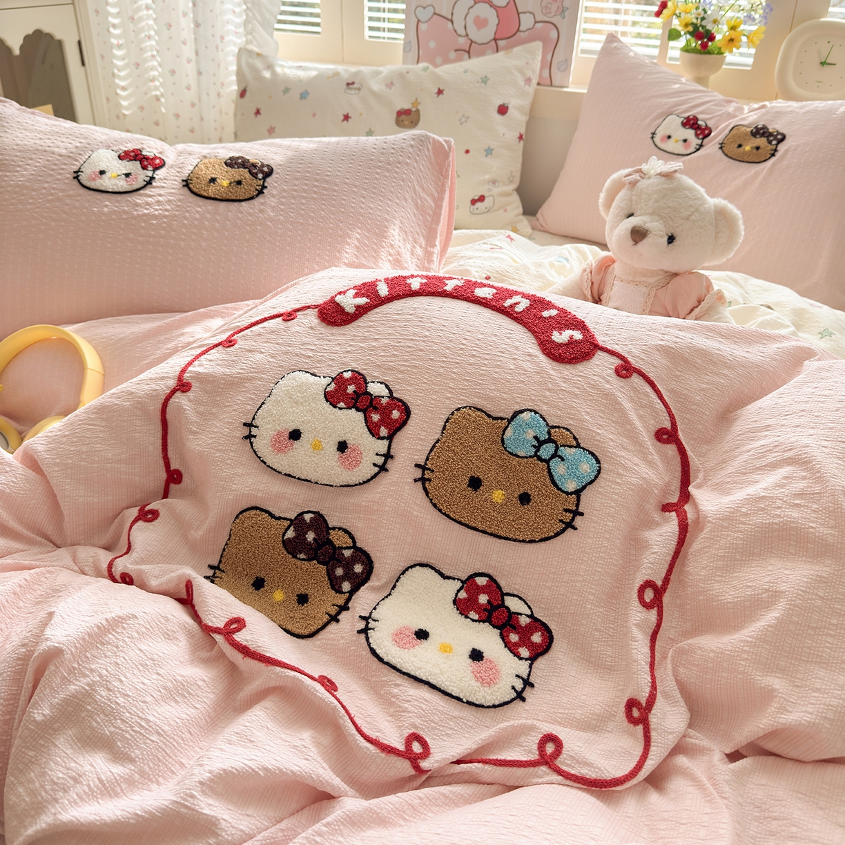 91家纺网 家纺一手货源 找家纺 优承佳生活馆 2026新款高克重超柔泡芙双层纱面料卡通毛巾绣三件套四件套单被套系列 kt喵