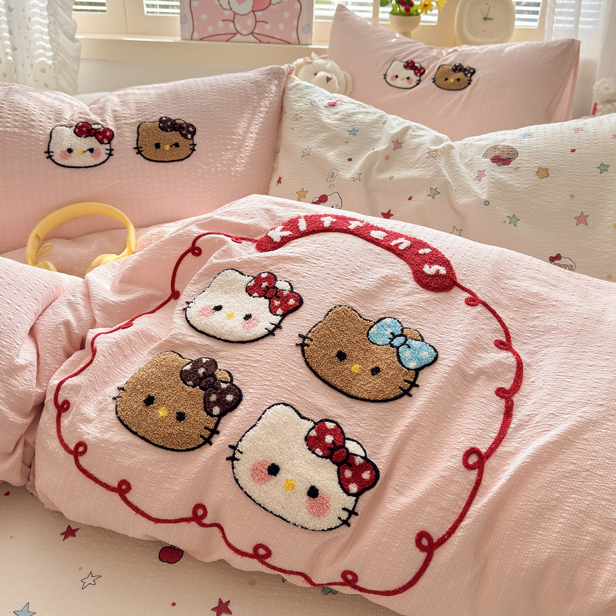 91家纺网 家纺一手货源 找家纺 优承佳生活馆 2026新款高克重超柔泡芙双层纱面料卡通毛巾绣三件套四件套单被套系列 kt喵