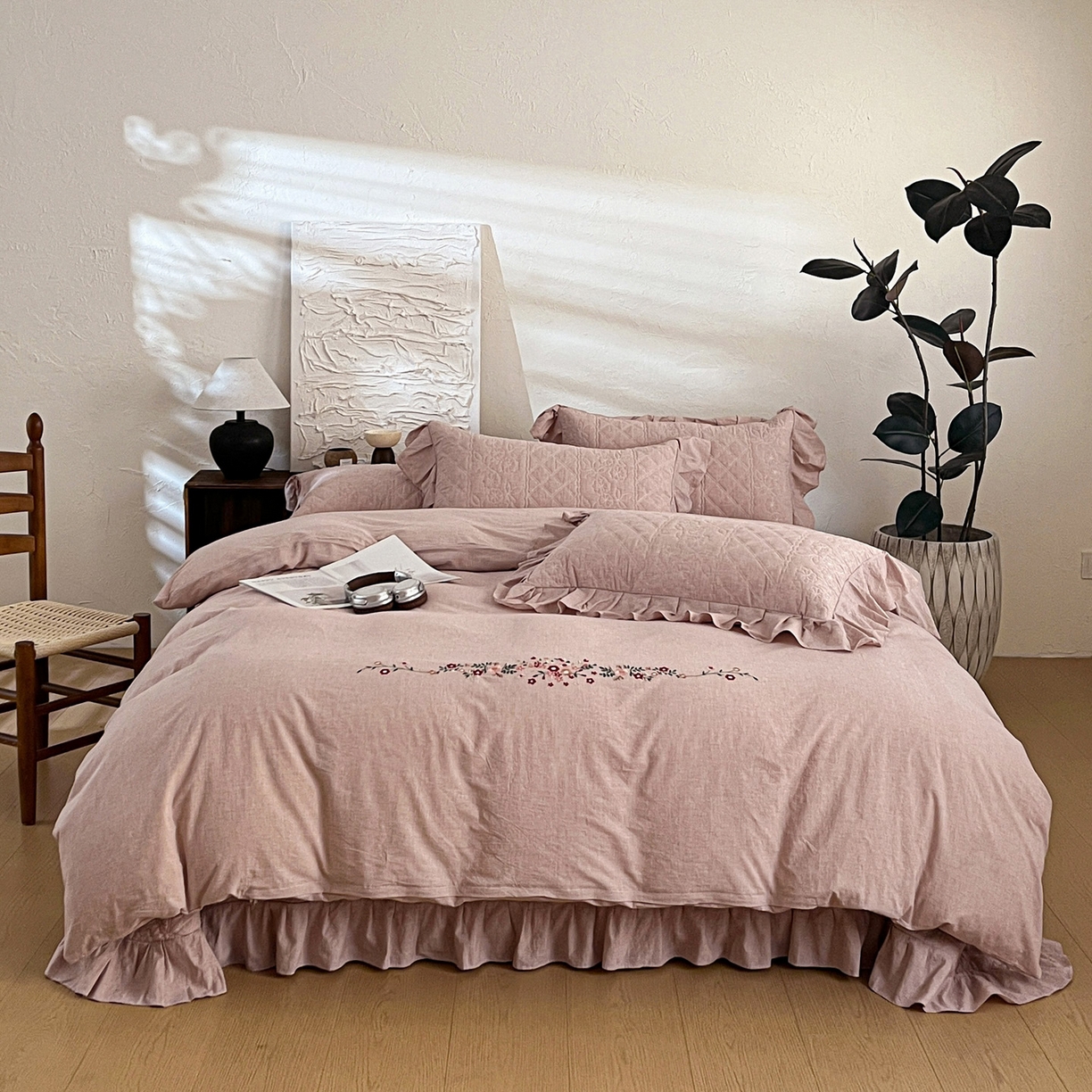 91家纺网 家纺一手货源 找家纺 橙子家居 2026新款全棉棉麻绣花被套棉花床盖四件套 棉麻-粉色