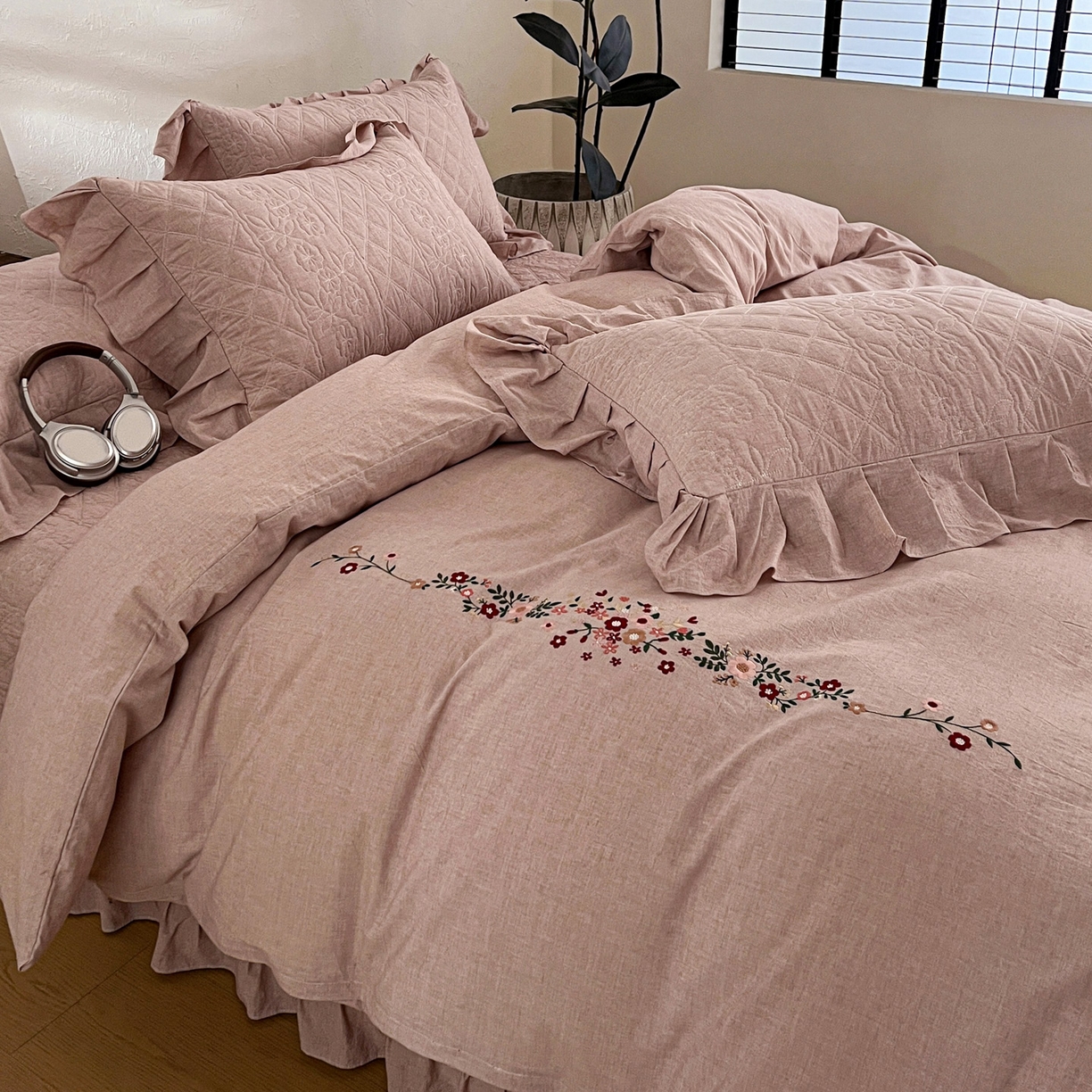 91家纺网 家纺一手货源 找家纺 橙子家居 2026新款全棉棉麻绣花被套棉花床盖四件套 棉麻-粉色