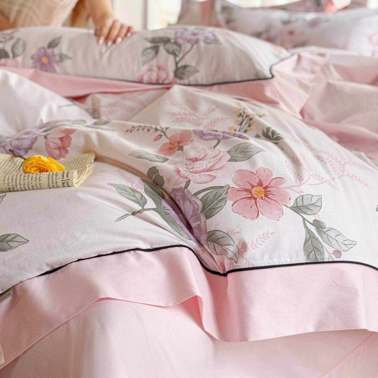 91家纺网 家纺一手货源 找家纺 7V 2026新款嵌绳宽边纯棉四件套13376全棉小清新喷气宽幅长绒棉被套床单床笠套件 落花