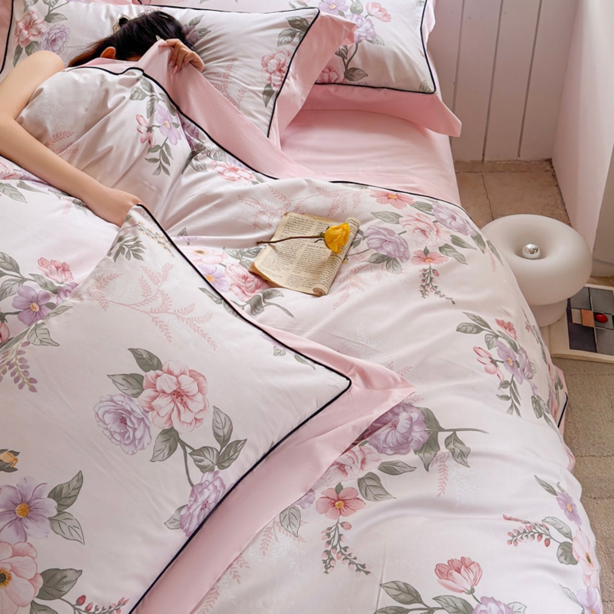 91家纺网 家纺一手货源 找家纺 7V 2026新款嵌绳宽边纯棉四件套13376全棉小清新喷气宽幅长绒棉被套床单床笠套件 落花