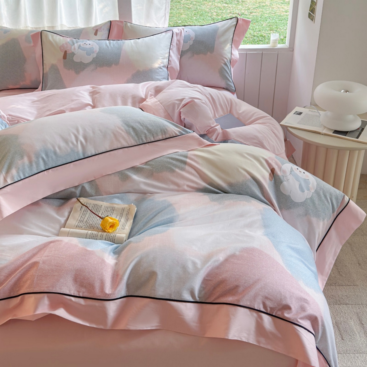 91家纺网 家纺一手货源 找家纺 7V 2026新款嵌绳宽边纯棉四件套13376全棉小清新喷气宽幅长绒棉被套床单床笠套件 七彩兔