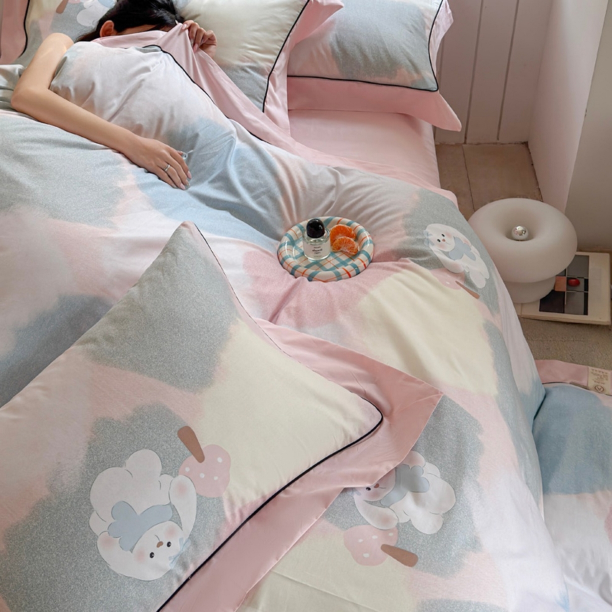 91家纺网 家纺一手货源 找家纺 7V 2026新款嵌绳宽边纯棉四件套13376全棉小清新喷气宽幅长绒棉被套床单床笠套件 七彩兔