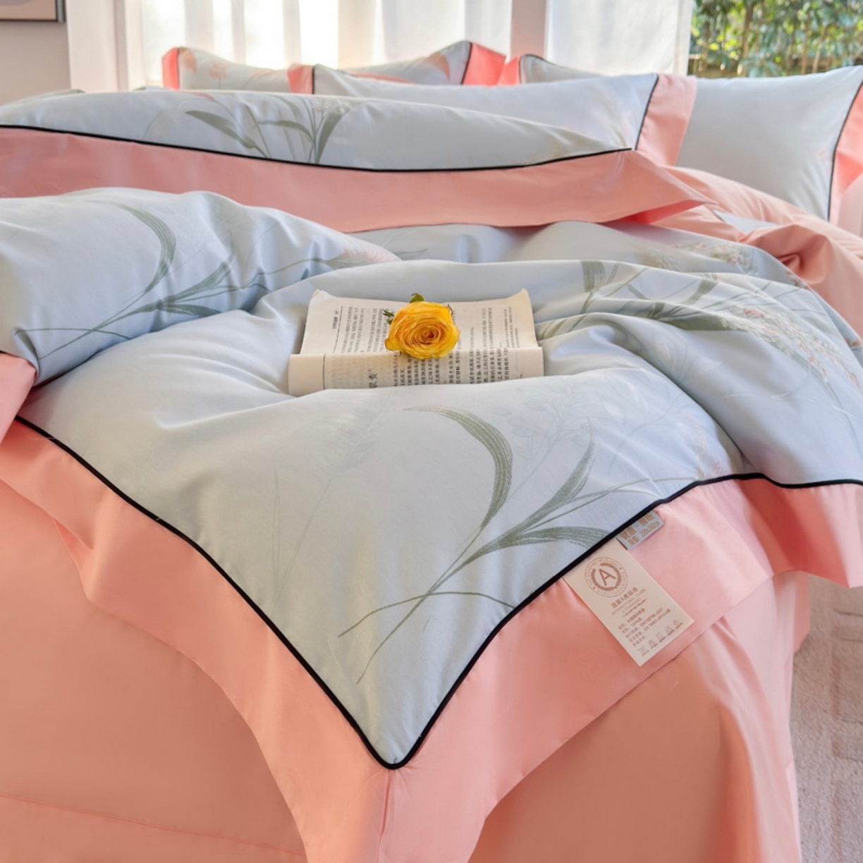 91家纺网 家纺一手货源 找家纺 7V 2026新款嵌绳宽边纯棉四件套13376全棉小清新喷气宽幅长绒棉被套床单床笠套件 倾城