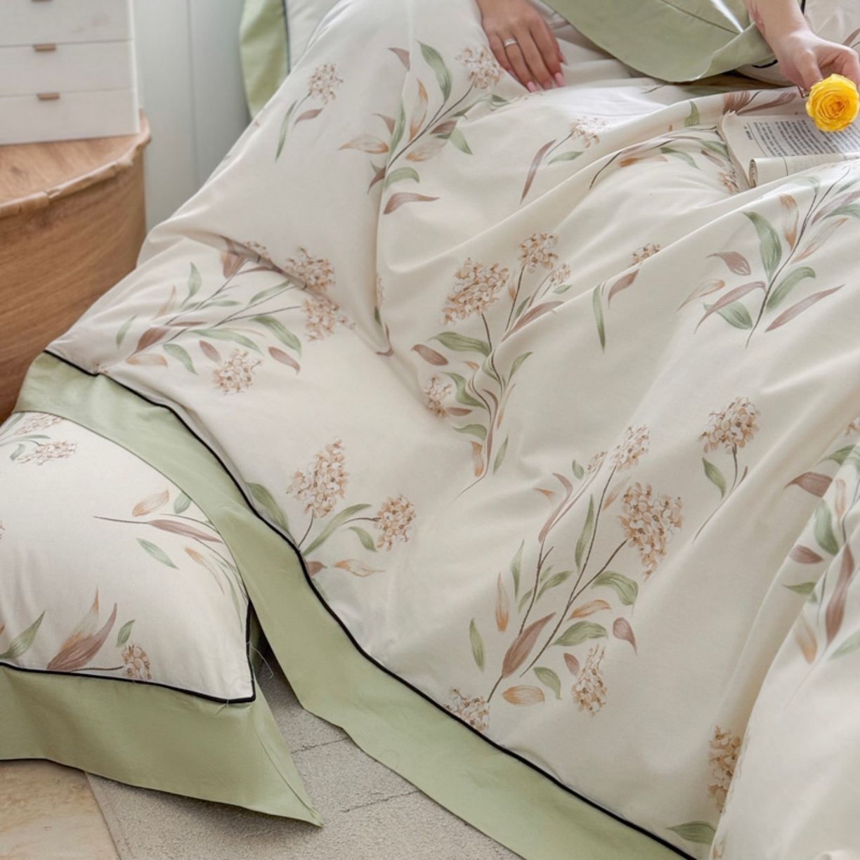 91家纺网 家纺一手货源 找家纺 7V 2026新款嵌绳宽边纯棉四件套13376全棉小清新喷气宽幅长绒棉被套床单床笠套件 森野花簇