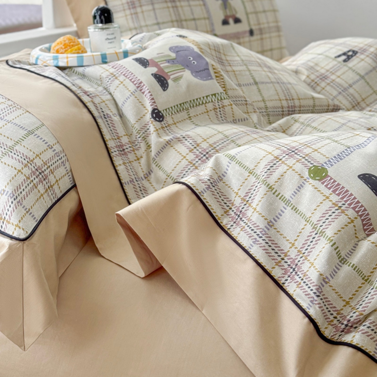 91家纺网 家纺一手货源 找家纺 7V 2026新款嵌绳宽边纯棉四件套13376全棉小清新喷气宽幅长绒棉被套床单床笠套件 小象咖