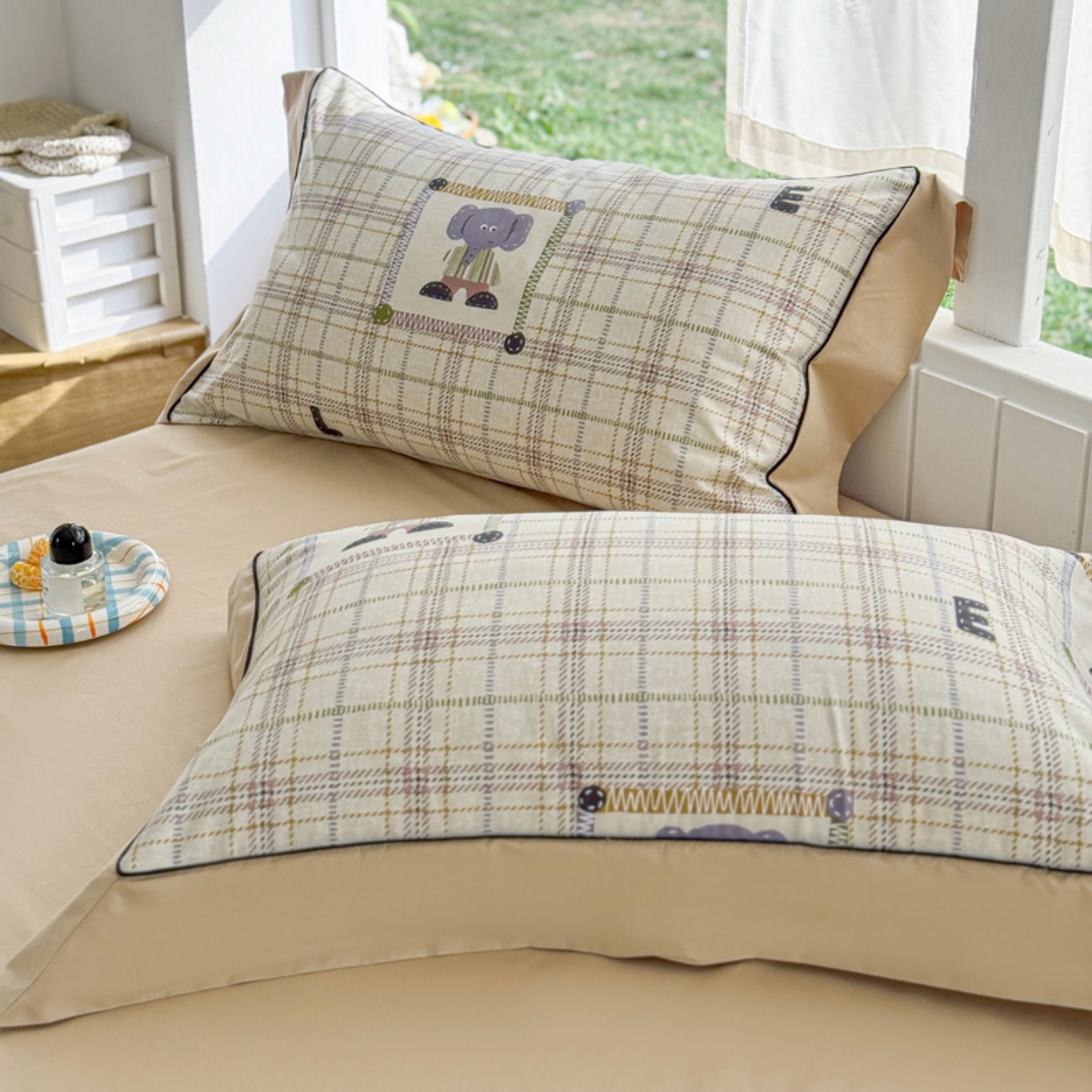 91家纺网 家纺一手货源 找家纺 7V 2026新款嵌绳宽边纯棉四件套13376全棉小清新喷气宽幅长绒棉被套床单床笠套件 小象咖