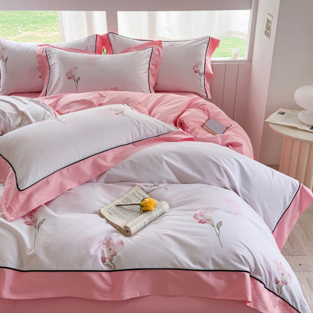 91家纺网 家纺一手货源 找家纺 7V 2026新款嵌绳宽边纯棉四件套13376全棉小清新喷气宽幅长绒棉被套床单床笠套件 一见倾心