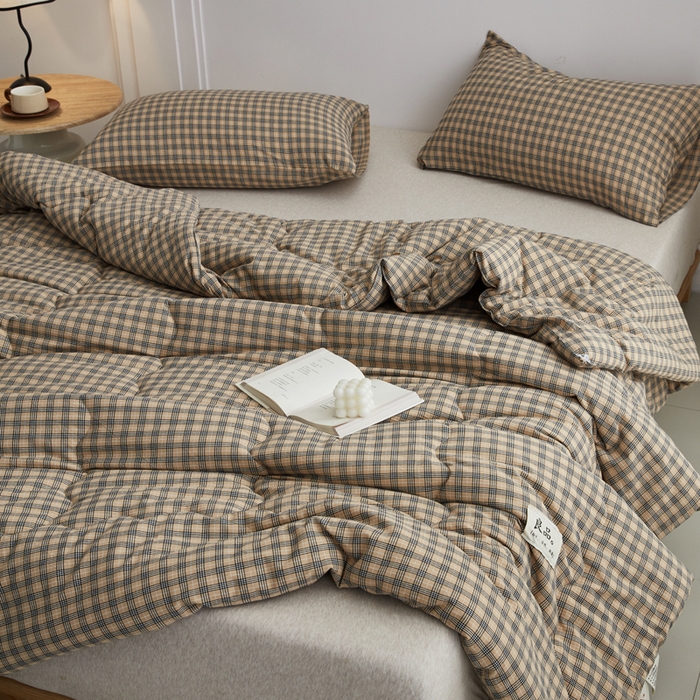 91家纺网 家纺一手货源 找家纺 尊妙被业 2026新款全棉色织水洗棉春秋被夏被-叠拍 春野-咖